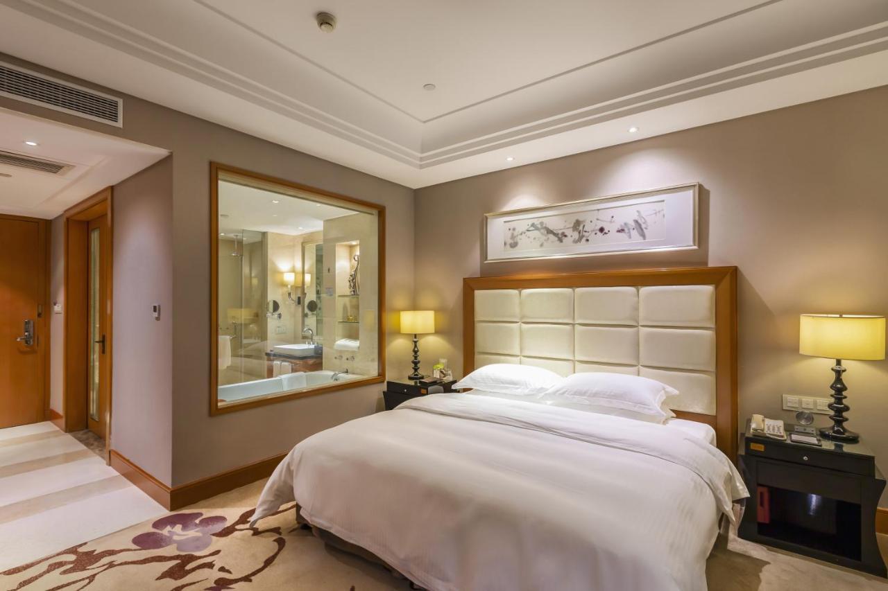 Wyndham Xinyang Downtown Hotel Exterior photo