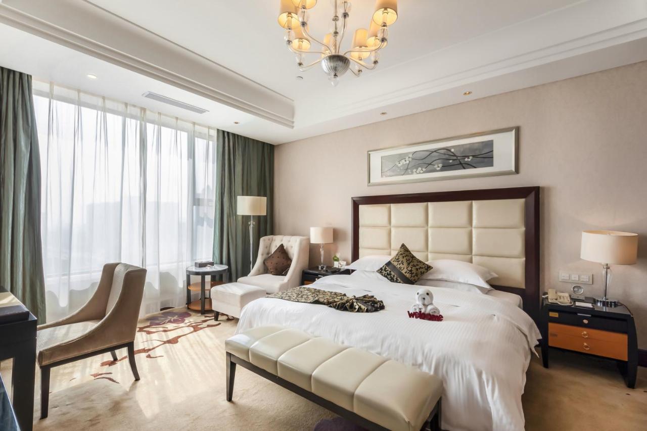 Wyndham Xinyang Downtown Hotel Exterior photo