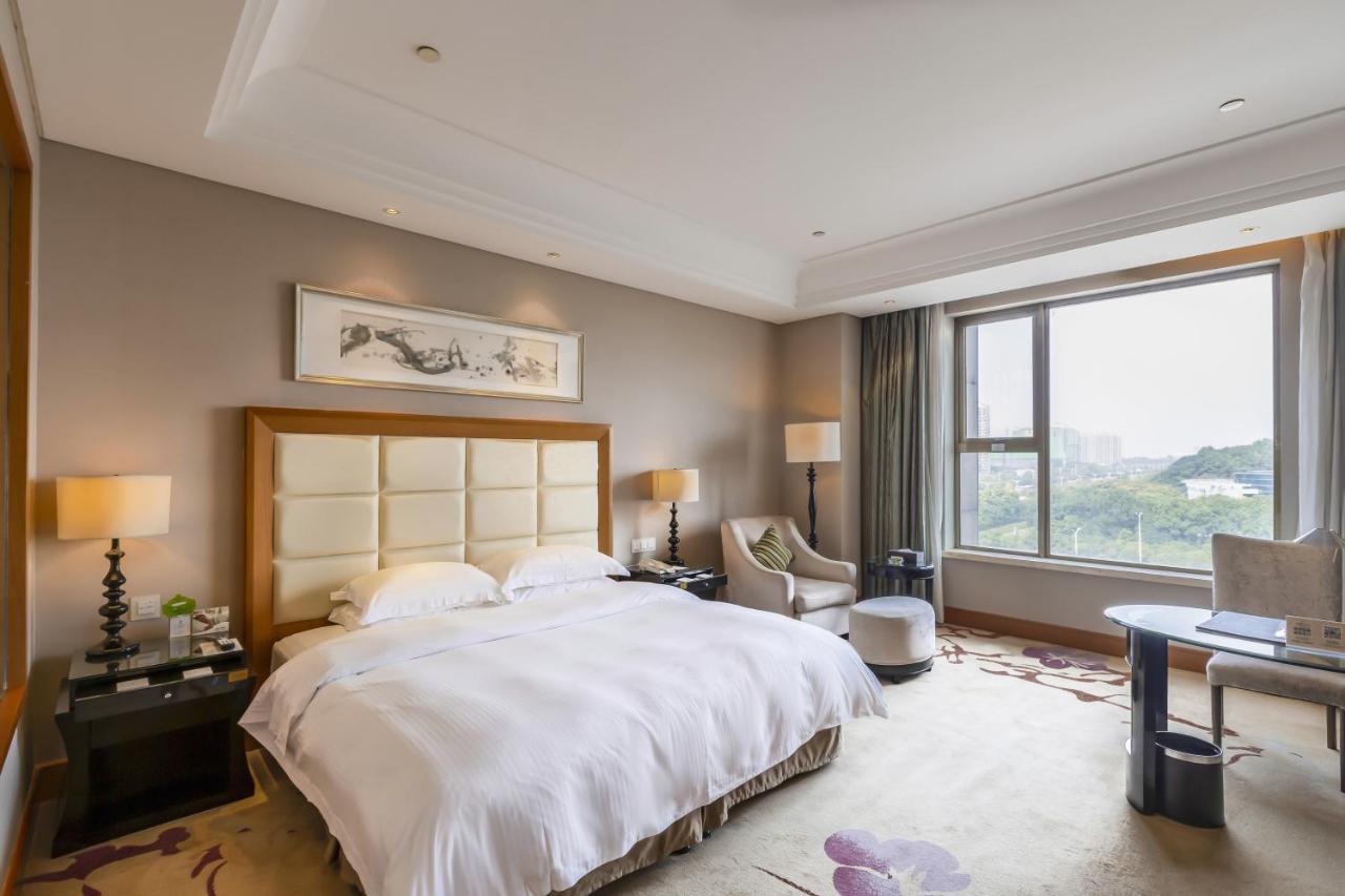 Wyndham Xinyang Downtown Hotel Exterior photo