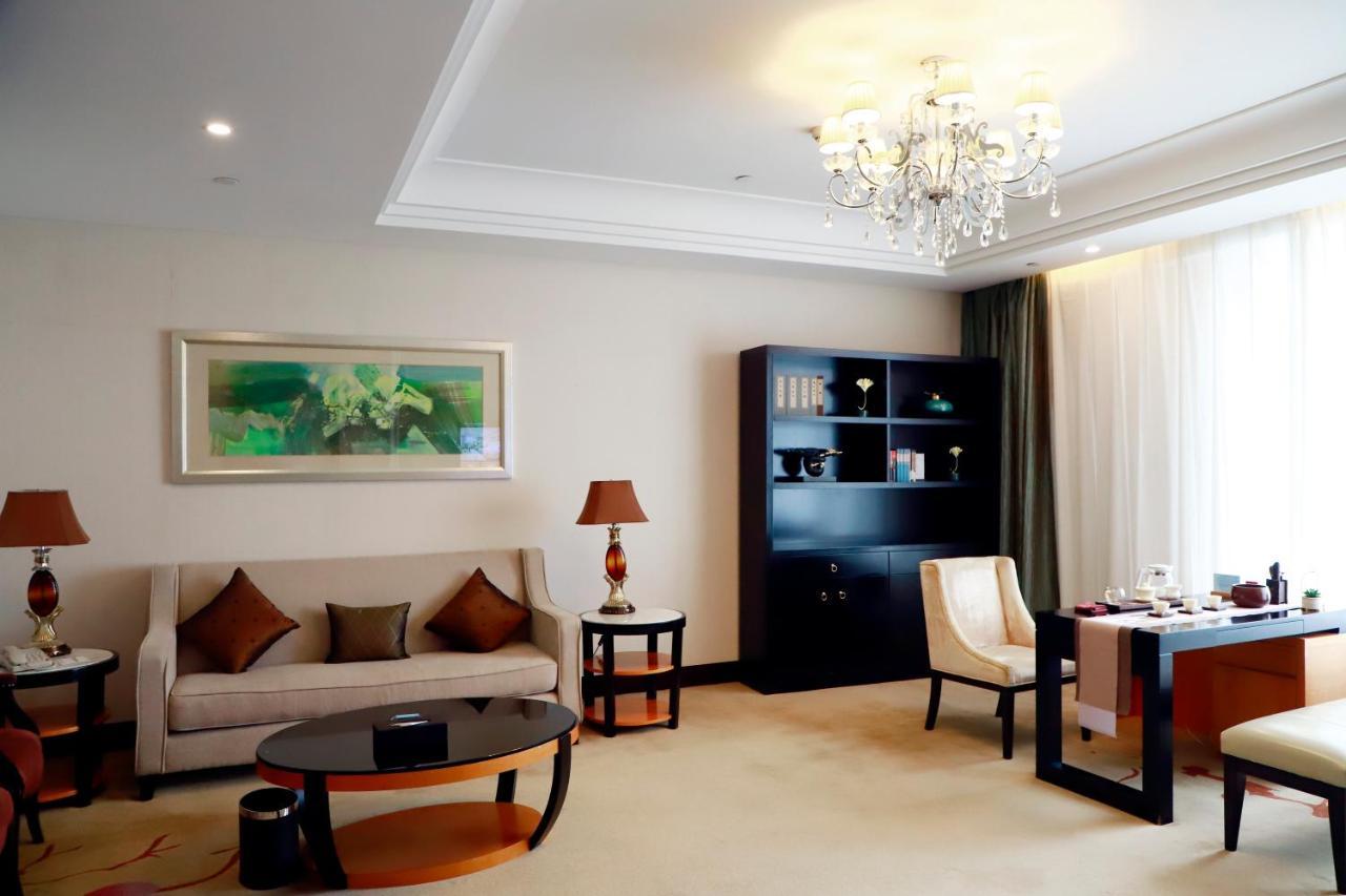 Wyndham Xinyang Downtown Hotel Exterior photo