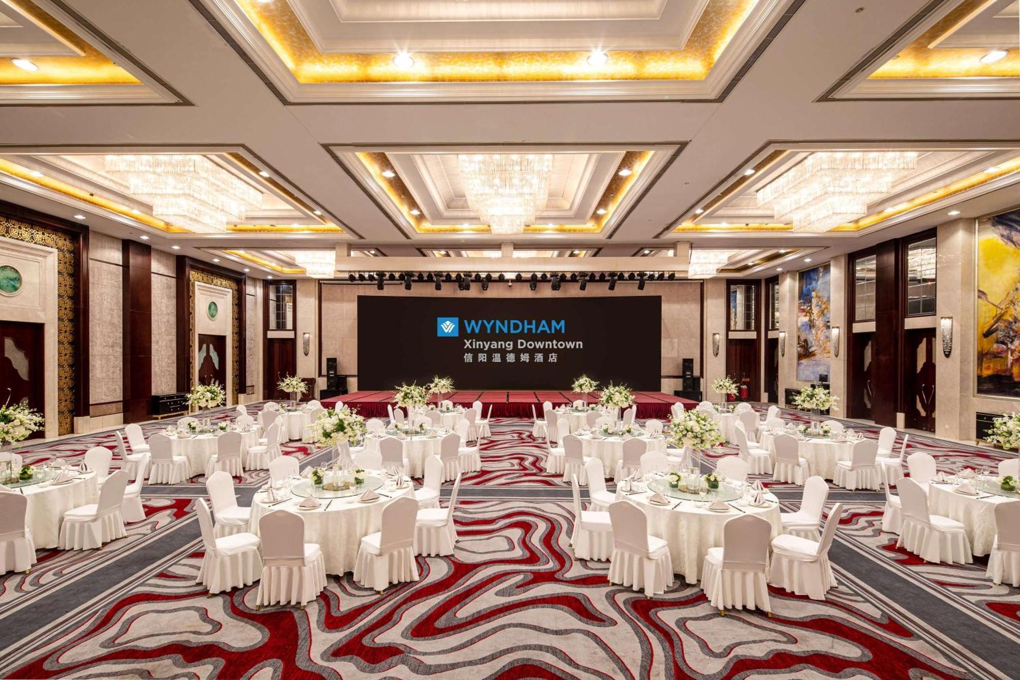 Wyndham Xinyang Downtown Hotel Exterior photo