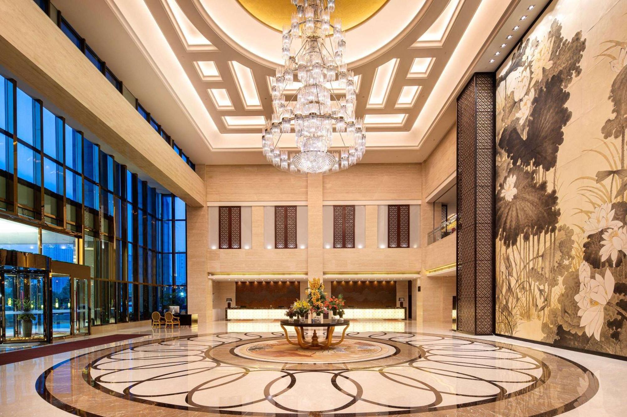 Wyndham Xinyang Downtown Hotel Exterior photo
